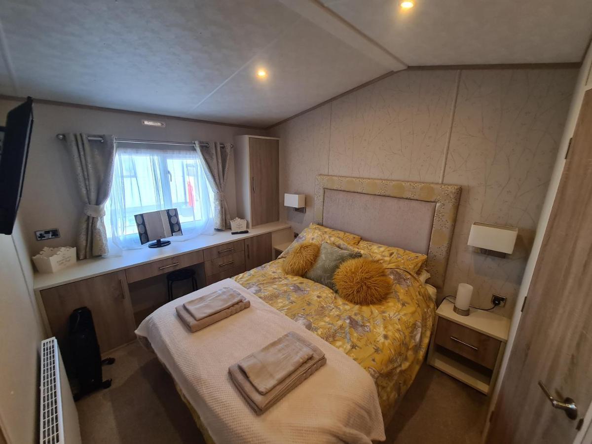 Helmsley Luxury Lodge 洛西茅斯 外观 照片