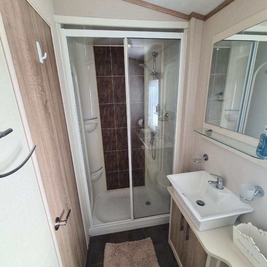 Helmsley Luxury Lodge 洛西茅斯 外观 照片